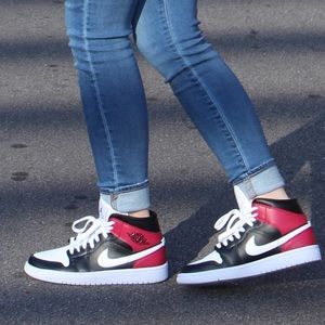Jordan 1 Mid